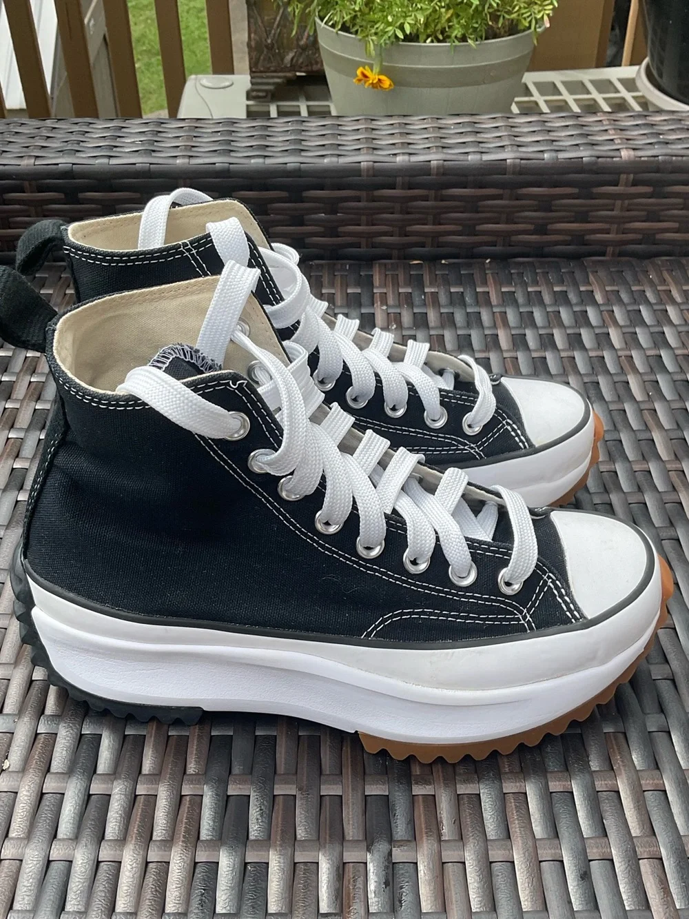 Converse Run Star Platform Sneaker In Excellent Condition. Women’s 8.